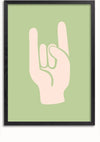 Een ingelijst minimalistisch Rock On Schilderij van een hand die het 'rock on'-gebaar maakt, afgebeeld in lichtbeige tegen een gedempte groene achtergrond. Het zwarte frame en het algehele ontwerp behouden een eenvoudige, moderne esthetiek, perfect voor wanddecoratie van CollageDepot.