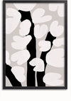 Een ingelijst abstract schilderij heeft een minimalistisch patroon van zwarte verticale lijnen die lijken op boomtakken met grote, witte ronde vormen die overal verspreid zijn, tegen een lichtgrijze achtergrond. Deze moderne wanddecoratie voegt een vleugje eigentijdse elegantie toe aan elke ruimte. Het Witte bloemblaadjes schilderij van CollageDepot is de perfecte aanvulling om uw interieur te verfraaien.