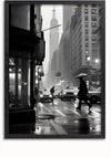 Een zwart-witfoto van een straatbeeld in New York zorgt voor een opvallend Rainy Day Schilderij van CollageDepot. Een persoon die een paraplu vasthoudt, steekt de straat over terwijl auto's bij een stoplicht stilstaan. Op de achtergrond is het Empire State Building zichtbaar, omlijst door hoge gebouwen aan weerszijden.,Zwart-Zonder,Lichtbruin-Zonder,showOne,Zonder