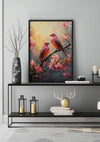 Een minimalistische woonkamer is voorzien van een zwart ingelijst Vogels In Bloesem Pracht Schilderij van CollageDepot van roze vogels op takken met roze bloemen. Hieronder toont een zwarte consoletafel decoratieve voorwerpen, waaronder een zwart-witte vaas, kaarsen in lantaarns en een geweidecor.,Zwart