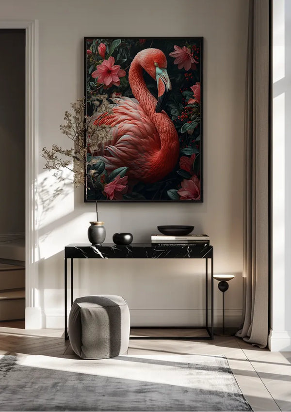 Een minimalistische kamer met een zwartmarmeren consoletafel tegen een lichtgekleurde muur. Aan de muur hangt een schilderij van een flamingo omringd door donker gebladerte en roze bloemen. Onder de tafel staat een grijze poef en voor extra stijl zijn diverse decoratieve items, zoals de aab 214 AI van CollageDepot, bovenop de tafel geplaatst.,Zwart