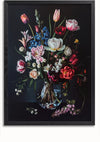 Een ingelijst schilderij toont een verscheidenheid aan bloemen in een heldere vaas tegen een donkere achtergrond. Het arrangement omvat tulpen, pioenrozen, rozen en andere bloemen in de kleuren roze, wit, rood en blauw, vergezeld van groen blad en kleine bessen. Het lijkt erop dat in de productbeschrijving belangrijke SEO-trefwoorden ontbreken voor een betere zichtbaarheid van de aab 205 AI van CollageDepot.,Zwart-Zonder,Lichtbruin-Zonder,showOne,Zonder