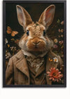 Een ingelijst portret van een konijn gekleed in Victoriaanse kleding, omringd door bloemen en vlinders. Het konijn draagt een pak met een das en heeft een plechtige uitdrukking, met gedetailleerde vacht en levensechte kenmerken tegen een donkere achtergrond. Dit CollageDepot Vintage Konijn Schilderij is voorzien van een eenvoudig magnetisch ophangsysteem.,Zwart-Zonder,Lichtbruin-Zonder,showOne,Zonder