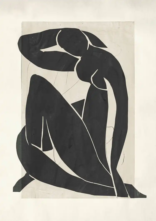 Zwart-wit bc 004 - abstract kunstwerk met een gestileerde figuur in een hurkende positie, weergegeven in gewaagde, vereenvoudigde vormen tegen een lichte achtergrond door CollageDepot.-