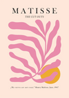 Een minimalistische poster met een roze uitgesneden bladmotief met rechtsonder een gele cirkel. Tekst bovenaan luidt "ccc 104 - bekende schilders." Onder de illustratie staat een citaat: "Mijn rondingen zijn niet gek." Henry Matisse, Jazz, 1947. CollageDepot.-