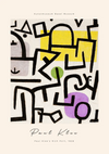 Een schilderij met de titel "Paul Klee's Rich Port, 1938" met abstracte geometrische vormen in zwart, geel, roze, groen en paars tegen een lichte achtergrond. De tekst bovenaan luidt "Kunstmuseum Basel Museum" en onderaan staat "Paul Klee". Ideaal voor uw wanddecoratie met een magnetisch ophangsysteem is het P. Klee Rich Port Schilderij van CollageDepot.-