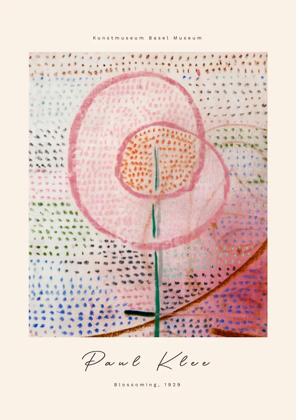 Kleurrijk abstract schilderij van Paul Klee met de titel "Bloesem", tentoongesteld door Kunstmuseum Basel Museum. Het kunstwerk uit 1929 heeft een centrale bloemvorm met stippen en lijnen in de kleuren roze, groen, blauw en beige op een gestructureerde achtergrond. Dit CollageDepot P. Klee Bloem Abstract Schilderij dient als prachtige wanddecoratie wanneer het wordt opgehangen met een magnetisch ophangsysteem.-