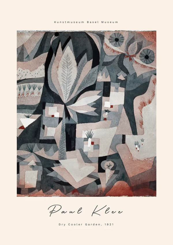 Een abstract schilderij met de titel "Dry Cooler Garden, 1921" van Paul Klee, tentoongesteld in Kunstmuseum Basel. Het kunstwerk bevat geometrische vormen en plantachtige vormen in een gedempt kleurenpalet van blauw, grijs en rood en is nu verkrijgbaar als cdd 009 - klee van CollageDepot.-
