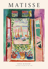 Een poster van het schilderij van Henri Matisse met de titel 'Open raam'. Het kunstwerk toont een levendig en kleurrijk uitzicht vanuit een open raam, met boten op het water en bloempotten op de vensterbank. Het schilderij bevindt zich in de National Gallery of Art en dateert uit 1905. Dit product is te vinden als ccc 142 - bekende schilders van CollageDepot.
