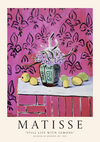 Poster met een schilderij van Matisse. Het schilderij toont een vaas met bloemen op een witte tafel, vergezeld van vijf gele citroenen. De achtergrond is roze met zwarte bloemenpatronen. Tekst onderaan luidt: "ccc 144 - bekende schilders, CollageDepot.