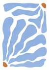 Abstracte kunst met verschillende blauwe vormen op een witte achtergrond, die lijken op vormen en lijnen, met kleine oranje accenten. De compositie wekt de indruk van vloeiende, organische beweging. Dit is een exemplaar uit de CollageDepot product 055 - bestsellers collectie.-