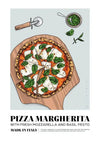 Illustratie van een CollageDepot Pizza Margherita op een houten spatel, gegarneerd met verse mozzarella, basilicumblaadjes en tomatensaus. Een takje basilicum en een lepel met pesto liggen aan de zijkant. Tekst beschrijft de ingrediënten als typisch Napolitaanse stijl.-