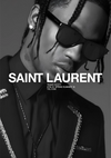 ab 046 - zwart-wit poster met een man met gevlochten haar, zonnebril en een jasje met pailletten, met de tekst "saint laurent, travis scott, lente zomer 19, ysl.com" door CollageDepot.-
