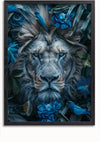 Een ingelijst kunstwerk, aaa 106 Exclusive van CollageDepot, toont een realistische leeuw in grijstinten omringd door blauwe bloemen en bladeren. Een kleine blauwe vogel zit vlakbij het gezicht van de leeuw, wat een vleugje eigenzinnigheid toevoegt. Het totaalbeeld heeft een humeurige, surrealistische kwaliteit die de aandacht trekt en de nieuwsgierigheid wekt.,Zwart-Zonder,Lichtbruin-Zonder,showOne,Zonder