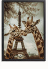 Twee giraffen snuffelen tegen elkaar voor de Eiffeltoren. De afbeelding is omlijst met een zwarte rand. De lucht is bewolkt en er zijn enkele onscherpe boomtakken op de achtergrond. Het ziet eruit als een betoverend moment, vastgelegd in de omhelzing van de natuur tegen het iconische monument van Parijs. Dit moment is prachtig bewaard gebleven met de aaa 120 Exclusive van CollageDepot.,Zwart-Zonder,Lichtbruin-Zonder,showOne,Zonder