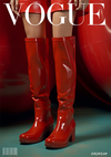 Een tijdschriftomslag van CollageDepot met een close-up van glimmende rode kniehoge laarzen tegen een bijpassende rode achtergrond. Het logo "CollageDepot" staat prominent bovenaan weergegeven.-