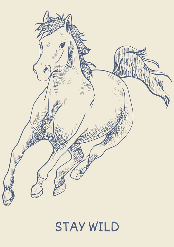 Illustratie van een levendig paard in beweging met warrige manen en staart, begeleid door de zinsnede "STAY WILD" in hoofdletters bovenaan, allemaal gepresenteerd in een monochrome schetsstijl als Stay Wild Schilderij van CollageDepot.