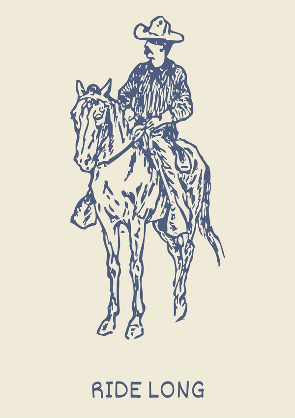 Illustratie van een cowboy met een hoed met brede rand die op een paard rijdt, afgebeeld in een monochrome blauwe lijnwerkstijl op een bruine achtergrond. De tekst "RIDE LONG" verschijnt onder de afbeelding op het Ride Long Schilderij van CollageDepot.