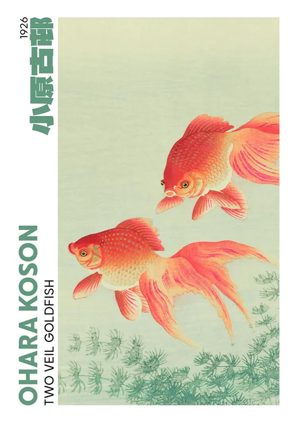 Een vintage kunstposter met twee levendige, roodgesluierde goudvissen die tegen een lichtgroene achtergrond met zeewier zwemmen. De tekst aan de linkerkant luidt "CollageDepot aaa 031 - japans" en het jaartal "1926" staat in de linkerbovenhoek.-