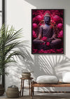 Een ingelijst Boeddha en Lotusbloemen schilderij van CollageDepot van een zittende Boeddha omringd door roze bloemen wordt als prachtige wanddecoratie aan een witte muur gehangen. Onder het kunstwerk staat een houten bankje met daarnaast een kussen en een mand. Een grote plant voegt groen toe aan het tafereel met schaduwen op de muur.,Zwart