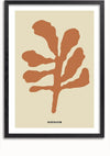 Een ingelijst abstract kunstwerk met een gestileerd blad in roestkleur op een beige achtergrond. De tekst onderaan luidt: "CollageDepot Atelier Collection.,Zwart-Met,Lichtbruin-Met,showOne,Met
